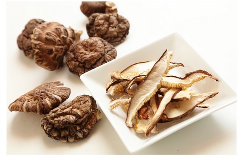 shiitake (houževnatec jedlý)
